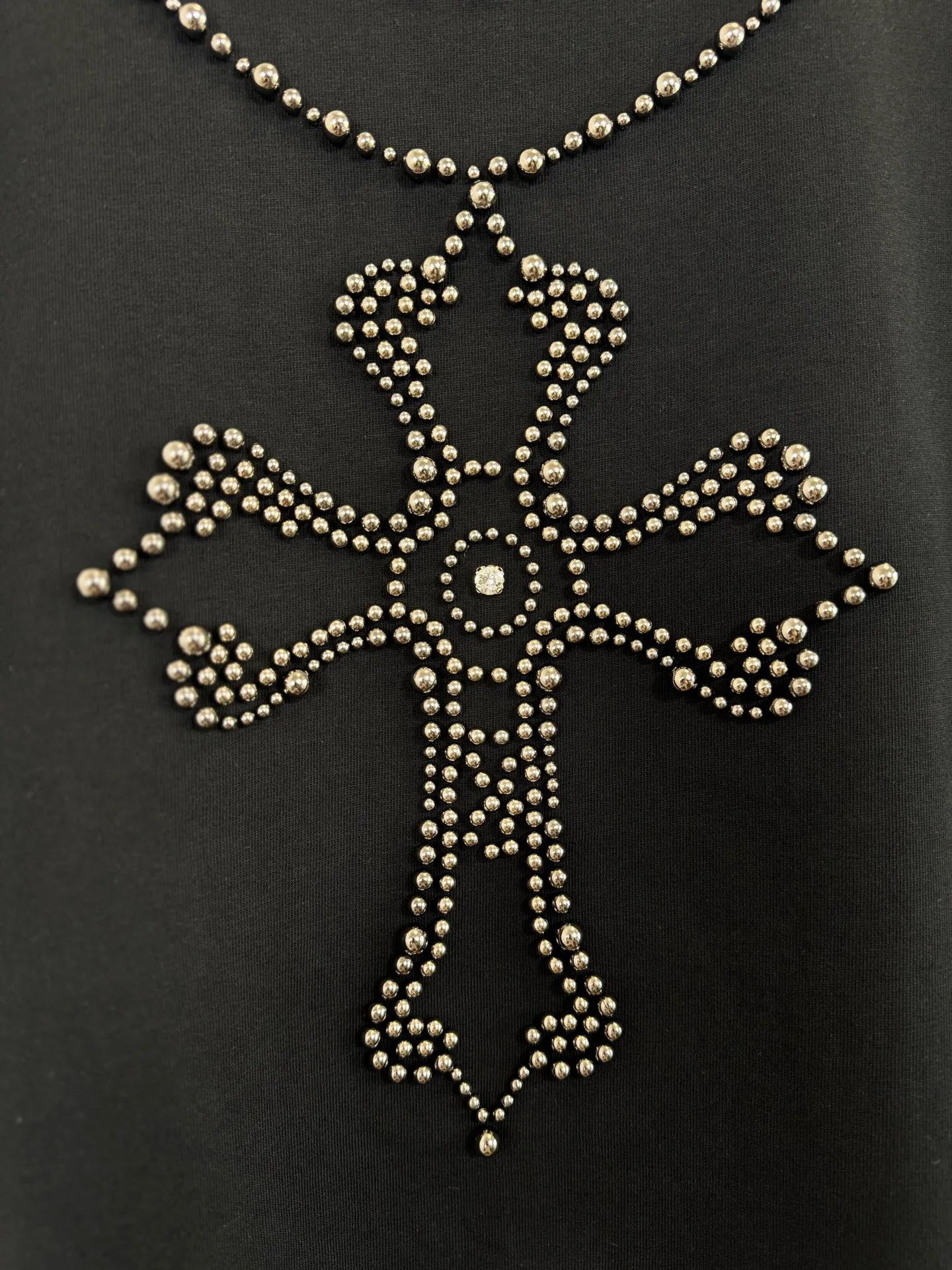 P210 ch high version Chrome Hearts 2025 spring and summer new horseshoe cross printed pearl compass short-sleeved T-shirt, fabric: 26 double yarns, 320 grams weight, pearl necklace Printing process: pearl necklace Color: black white Size: S M L XL Style number: 5168